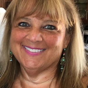 Meet your Posher, Debbie